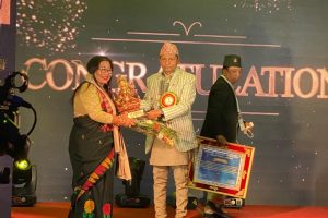 द नेशनल हिरोज अवार्ड-२०२० बाट समाजसेवी सुमित्रा बस्नेत सम्मानित