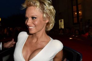 २५ वर्षमा ६ पटक विवाह !