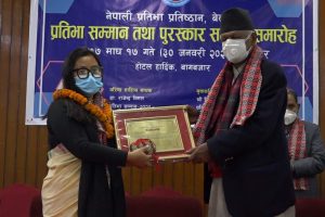 नेपाली प्रतिभा प्रतिष्ठानद्वारा साहित्यकार डा राजेन्द्र विमल र युवाकवि विमला तुम्खेवा पुरस्कृत