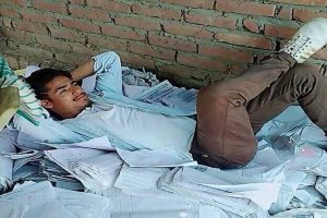 कलामा जमेको जोशिलो युवा