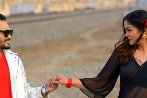 लोकप्रिय गायक रूद्रसेनको “कत्त सऽ एल्ही गोरी” मा अनु शाह र दिपक झाको रोमान्स (भिडियो सहित)