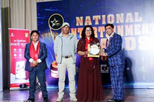 मोडल भोजराज शर्मा वाग्ले पहिलो म्युजिक भिडियो बाटनै अवार्ड जित्न सफल