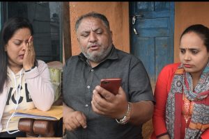 मोबाईलमा अश्लिल सन्देश पठाएर लाखौं बार्गेनिङ, मिडियालाई समेत धम्की (भिडियो)