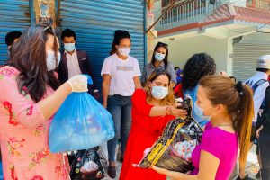 निर्देशक समुन्द्र भट्ट द्वारा तेस्रो लिंगीलाइ राहत वितरण