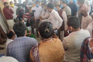 जनप्रतिनिधिलाई जुत्ताको माला लगाउने भनेपछि दिनभर तनावग्रस्त