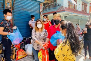 ईन्ता अटायर द्वारा तेस्रो लिंगीहरु लाइ राहत वितरण