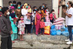 अभिनेता प्रदीप बास्तोला द्वारा चेपाङ बालबालिका देखि प्राविधिकलाई सहयोग