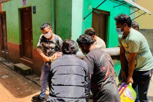 रत्न कुश रंजितले गरे अक्सिजन सिलिन्डर सहित नगद र खाद्यान्न सहयोग