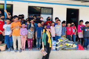 समाजसेवी सुष्मा भट्टराई द्वारा दुखि पिडितलाई राहत वितरण