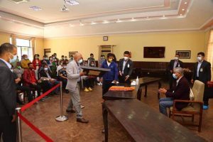 चलचित्रकर्मीलाई प्रधानमन्त्रीको खोप र राहत दिने आश्वासन