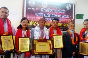 द भ्वाइसका विजेता किरणलाई ‘राष्ट्रिय प्रतिभा सम्मान २०७८’