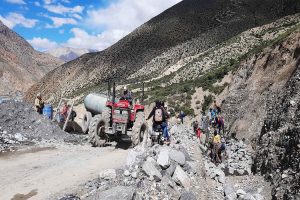 मुस्ताङकाे दुई रिङरोड सडक स्तरोन्नति धमाधम