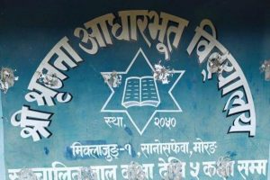 साहित्यकार दिलिप योञ्जन र लक्ष्मी तामाङ द्धारा एक थान कम्युटर सहयोग