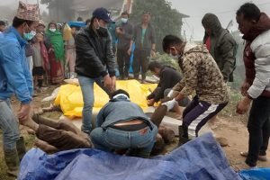 बढीपहिरोमा परी १०१ जनाको मृत्यु, अझै ४१ जना बेपत्ता