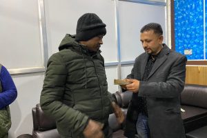 नेहा मंजु फाउण्डेसन द्वारा मृगौला पिडित राजकुमार बानियालाइ ५५ हजार आर्थिक सहयोग