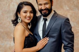 सेलिब्रेटी र मोडलले र्याम्पमा प्रस्तुत गरे फेसनका आकर्षक डिजाइन