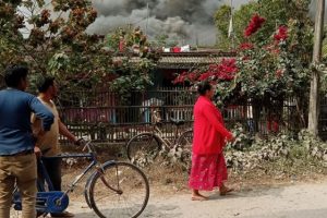 जुत्ता उद्योगमा भीषण आगलाी, मेचीनगरको दमकल बिग्रिँदा आगो निभाउन समस्या