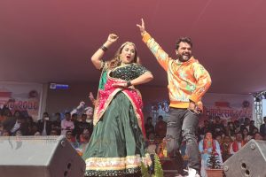 रौतहटको मौलापुरमा भोजपुरी सुपर स्टार खेसारीलाल यादवको धमाका