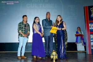 समिक्षा क्षेत्रिलाई उत्कृष्ट नब मोडलको अवार्ड