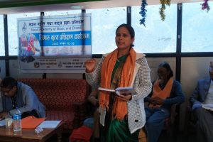 पुरुषहरुले महिला बनेर सिके सिँगारु नाच