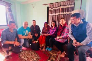 लायन्स क्लव अफ काठमाण्डौ चन्द्रागिरी द्वारा क्यान्सर पिडित बस्नेतलाई आर्थिक सहयोग