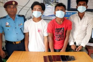 स्कुलनजिकै लागुऔषध विक्री गर्दै गरेको अवस्थामा तीन युवक पक्राउ