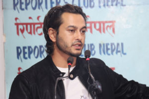 ‘प्रकाश’ लाई हलवालाहरुले विभेद गरेको भन्दै चोक–चोकमा प्रोजेक्टर लगाएर चलचित्र देखाउने निर्माण टिमको चेतावनी