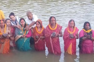 उदाउँदो सूर्यलाई अर्घ्य दिएसँगै छठ पर्वको समापन, मधेस प्रदेशमा आज पनि बिदा