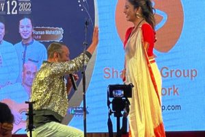 महादेवले देखाए अमेरिका देखाए जादु र नृत्य