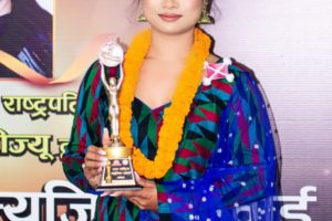 रारा म्युजिक अवार्डबाट गायिका मेचु धिमाल सम्मानित