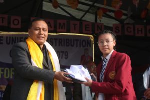 साम्तेन मेमोरियल एजुकेसनल एकेडेमीका ५०० विद्यार्थीलाई निःशुल्क पोशाक वितरण