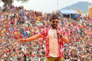 आर्यन सिग्देललाई हेर्न महोत्सवमा भीड, फिल्म लाग्दा हल खाली
