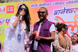 कमेडीको नाममा केदार र किरणको दीपा र बेनिशालाई ‘अपाच्य शब्द’