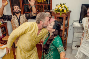 हरिवंश र मनोजको प्रौढ विवाह स्विकार्ने समाजले रविनाको विवाहलाई किन सहज रुपमा लिँदैन ?