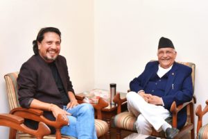 दीपकराज गिरी भन्छन्- ओली म भन्दा बढी व्यङ्ग्यकार हुनुहुन्छ