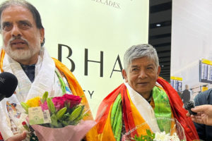 लन्डन आइपुगे मह जोडी