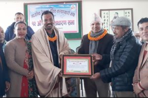 शैक्षिक कल्याणकारी कोषद्वारा अध्यक्ष र विद्यार्थी पनि सम्मानित