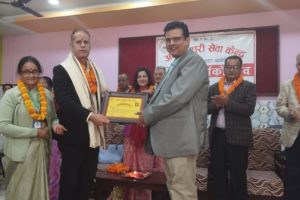 अम्बे मुरारीद्धारा पत्रकार अधिकारी सहित ९ जना सम्मानित