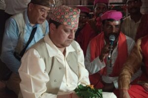 पूर्वराजा शाह भक्तजनहरूसँगै लाइनमा, पहिचान खुलेपछि सर्वसाधारणको स्वागत