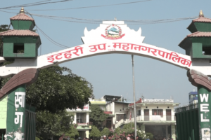 इटहरीका विद्यालयमा टाईको सट्टा भादगाउँले टोपी