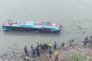त्रिशुलीमा बस खस्दा ज्यान गुमाउनेको सङ्ख्या ६ पुग्यो, ३८ जनाको उद्धार