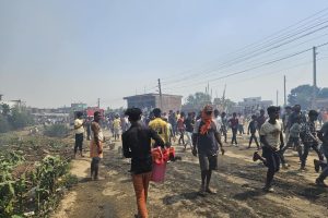 महोत्तरीको मटिहानीमा सयौ घर जलेर नष्ट, आगो अझैँ नियन्त्रण बाहिर