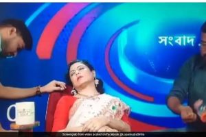 भारतमा गर्मीः समाचार पढदा पढदै न्युज एंकर भइन अचानक बेहोस