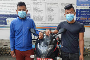 मोटरसाइकल चोरीमा संलग्न दुई जना पक्राउ