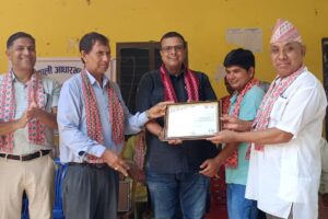 विद्यालयको वार्षिकोत्सवमा विभिन्न व्यक्ति सम्मानित