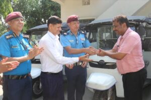 ट्राफिक प्रहरीलाई ४ थान बिद्युतिय टेम्पो हस्तान्तरण