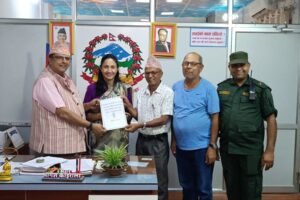 ट्राफिक व्यवस्थापन समितिद्वारा मेयर कोइरालालाई अध्ययन प्रतिवेदन हस्तान्तरण