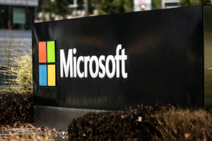 माइक्रोसफ्टको सर्भर डाउन: विश्वभरका एयरलाइन्स, बैंक र दुरसञ्चार सेवा प्रभावित