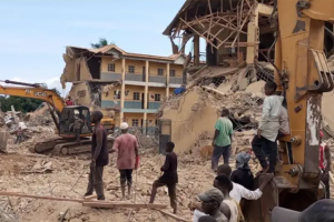 नाइजेरियामा विद्यालय भवन भत्किँदा १०० जना पुरिए, उद्धार हुदै