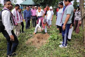 जनावरमैत्री जंगलका लागि केदार कार्कीको नेतृत्वमा वृक्षारोपण अभियान सुरु